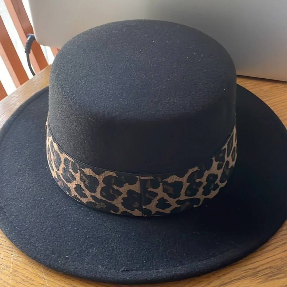 Catherine Malandrino Hat One Size- Black &Brown Animal Print Band LIKE NEW